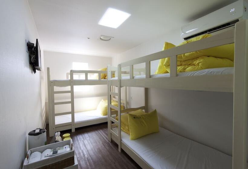 家庭间, 24 Guesthouse Myeongdong Town