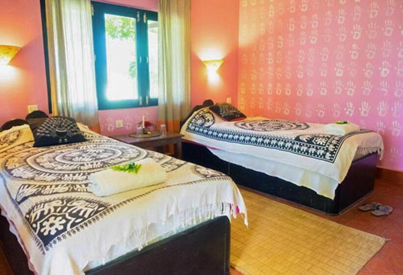 اتاق لوکس با بالکن, Sapana Village Lodge
