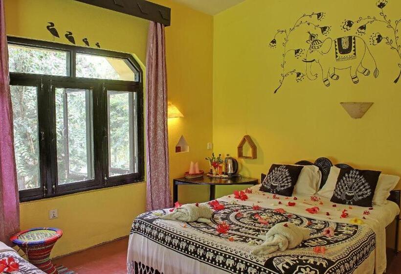اتاق لوکس با بالکن, Sapana Village Lodge