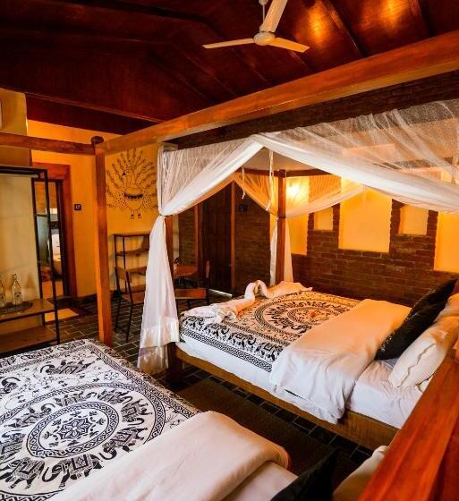 اتاق لوکس با بالکن, Sapana Village Lodge
