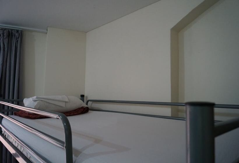 Кровать в Общей Комнате, 790 On George Backpackers