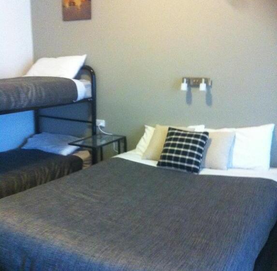 اتاق استاندارد چهار تخته, Altair Motel
