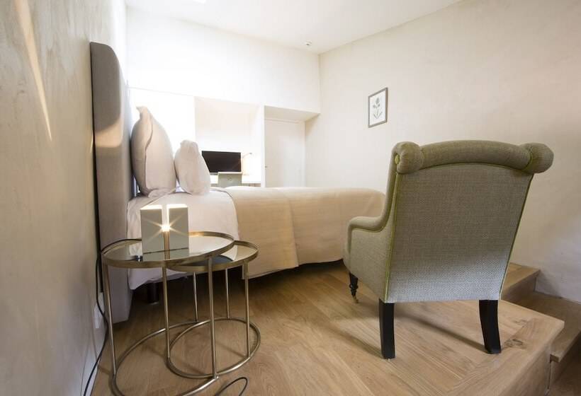 Номер Стандарт, Hôtel De La Villeon