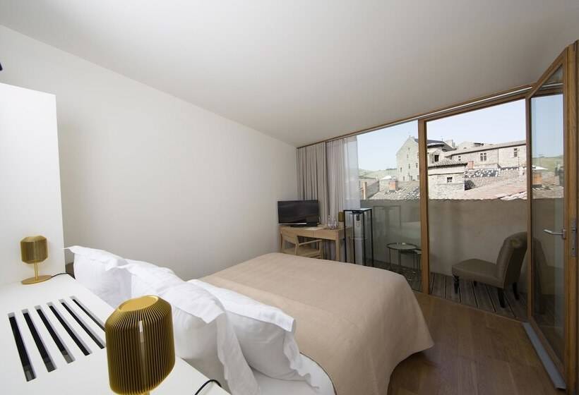 Номер Стандарт с Балконом, Hôtel De La Villeon