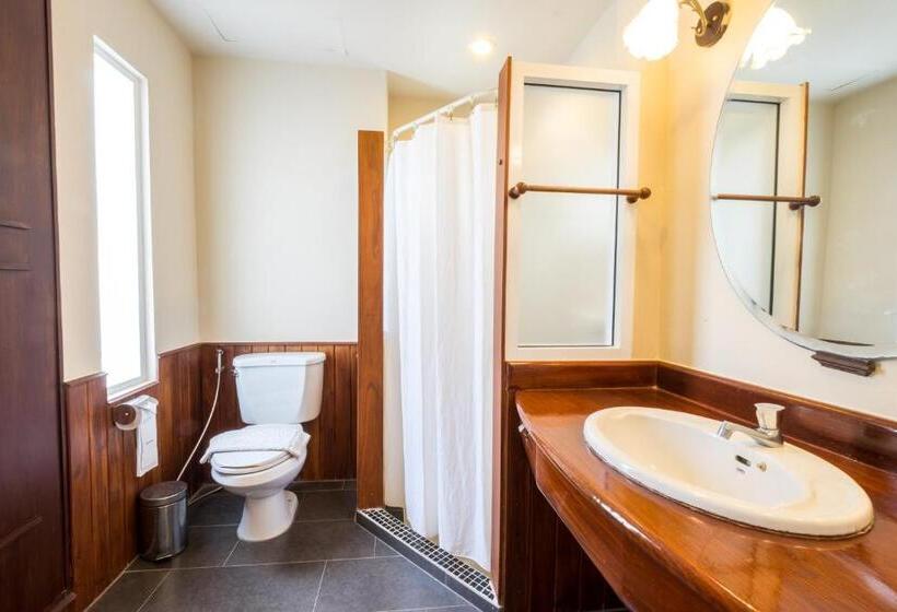 اتاق لوکس با چشم‌انداز دریاچه, Brookside Valley Resort