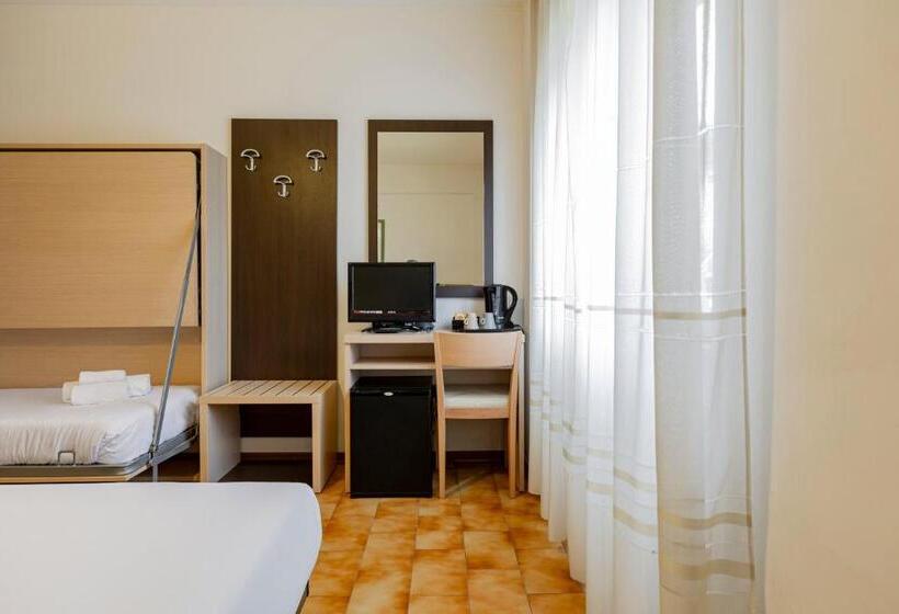 Номер Стандарт Трехместный, Catignano Hotel Ristorante