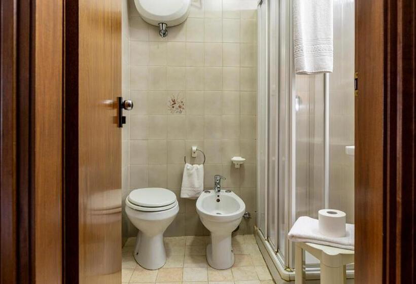 Четырехместный Номер Стандарт, Catignano Hotel Ristorante