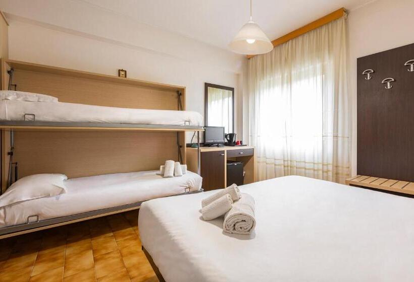 Четырехместный Номер Стандарт, Catignano Hotel Ristorante