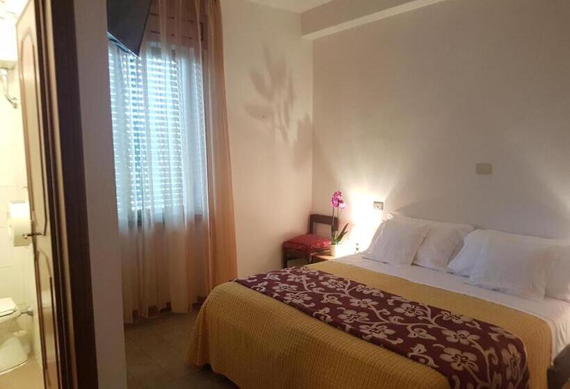غرفة قياسية حمام مشترك, Albergo Smeraldo