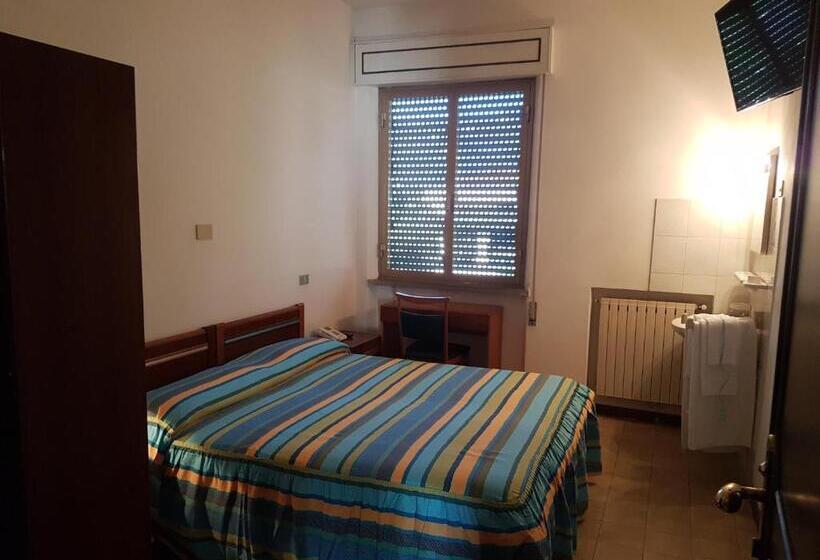 غرفة قياسية فردية حمام مشترك, Albergo Smeraldo