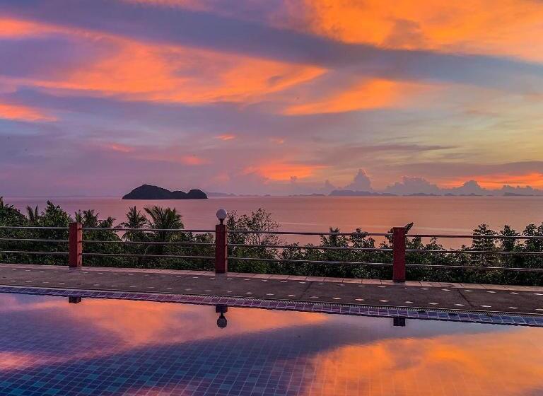 スーペリアーバンガロー, Golden Hill Resort