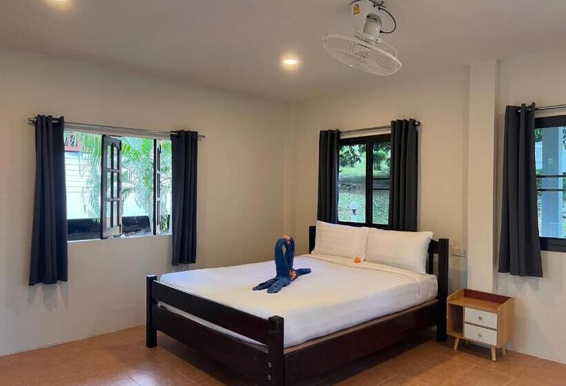 スーペリアーバンガロー, Golden Hill Resort