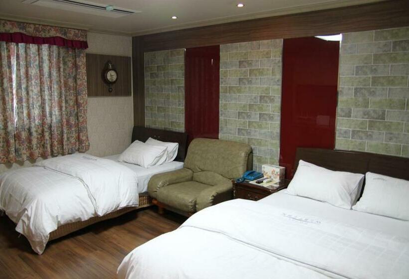 디럭스 룸, Gunsan Western