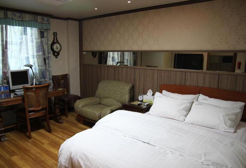 스탠다드 룸, Gunsan Western