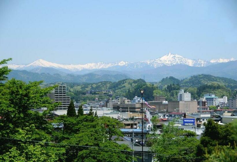 共用房间的床, Sakura Guest House