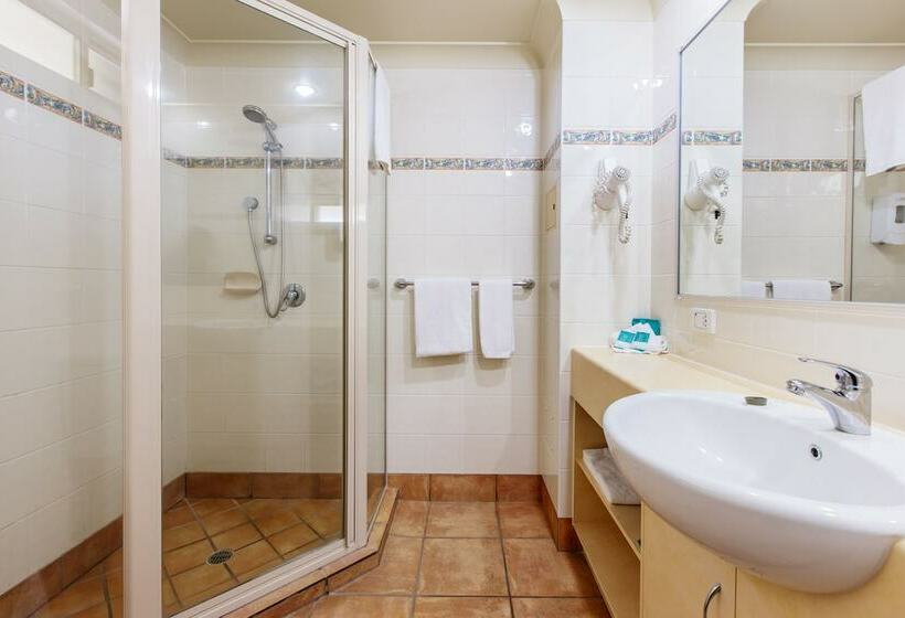 Студио Базик, Shamrock Gardens Motel