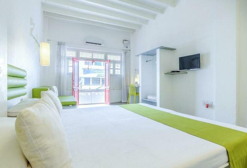 Quarto Deluxe, Itsy Hotels Red Lotus Heritage, Promenade Beach