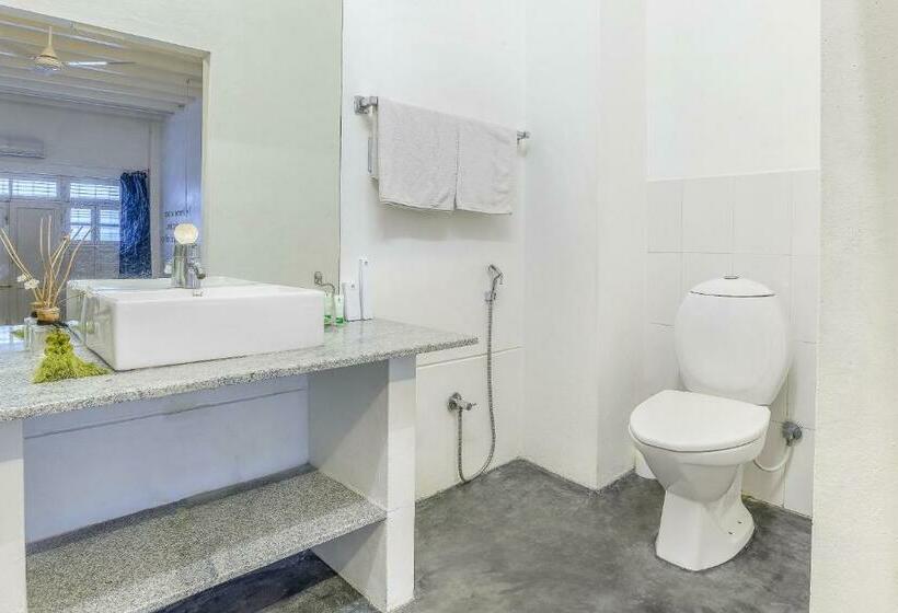 Quarto Deluxe, Itsy Hotels Red Lotus Heritage, Promenade Beach