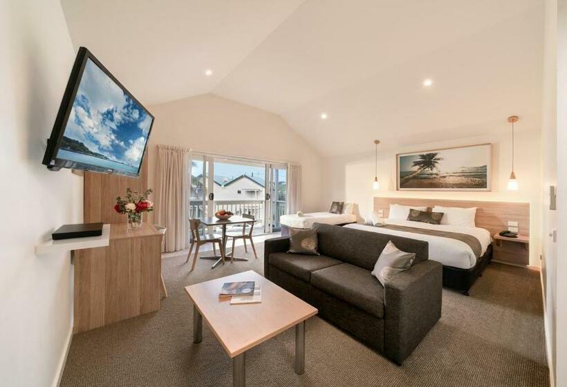 Люкс с Балконом, Boathouse Resort Studios And Suites