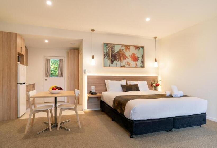 Люкс Повышенной Комфортности, Boathouse Resort Studios And Suites