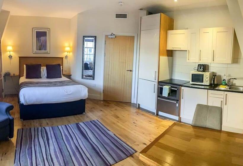 Студия Стандарт, Royal Athenaeum Suites
