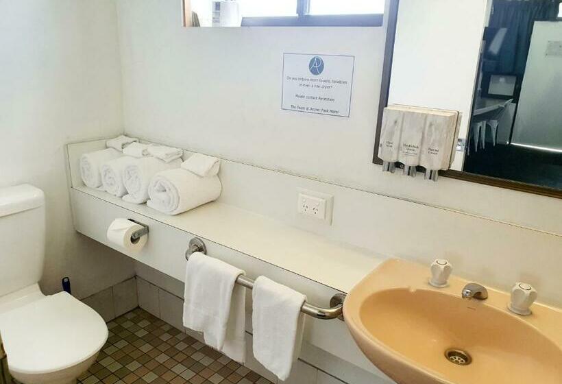 패밀리 룸, Archer Park Motel
