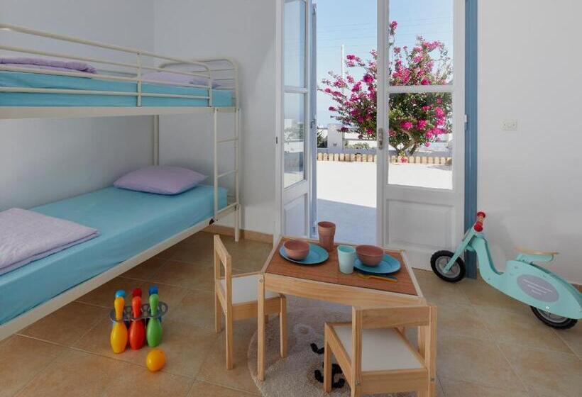 家庭公寓, Athiri Santorini
