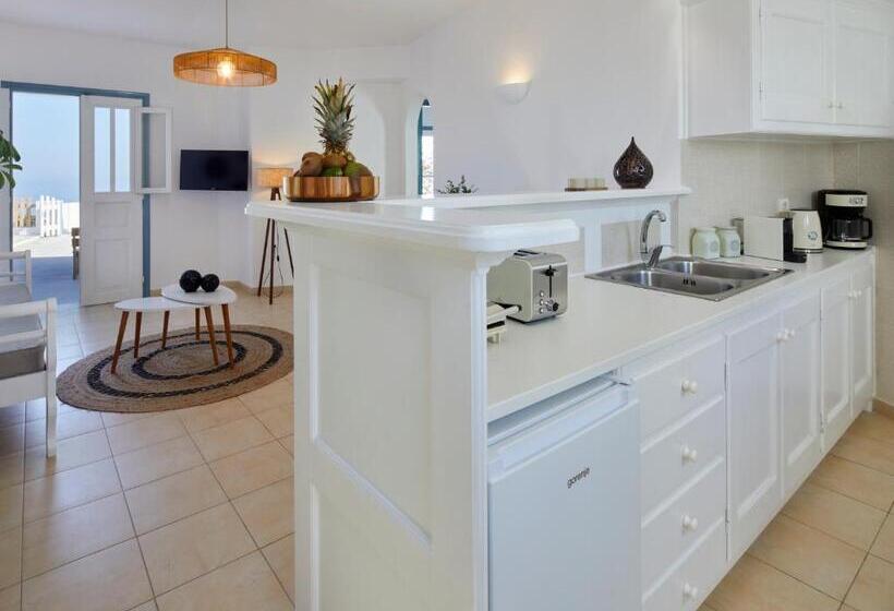 家庭公寓, Athiri Santorini
