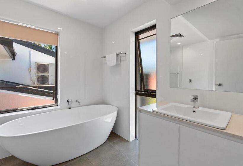 Апартаменты 3 Спальни, Noosa Boutique Apartments & Elkhorn Villas