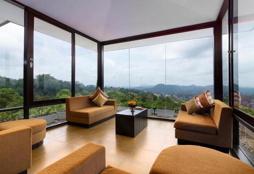 جناح دور أخير, The Theva Residency