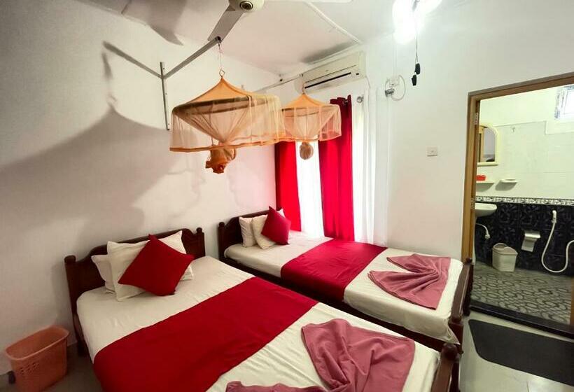 Номер Стандарт, Rock Cascade Tourist Home &cookery School