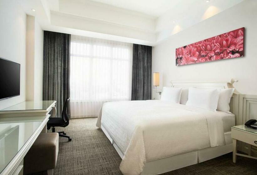 带大床的经典房间, Four Points By Sheraton Bandung
