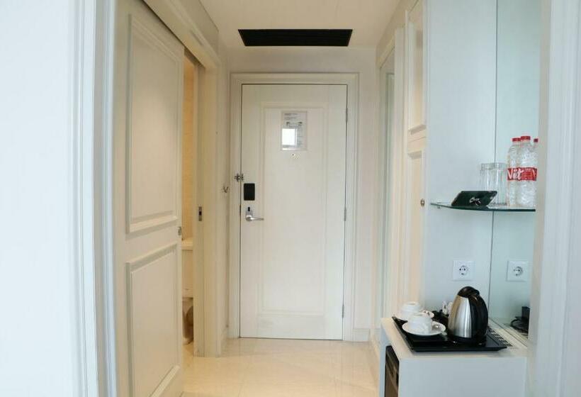 클래식 룸 킹 침대, Four Points By Sheraton Bandung