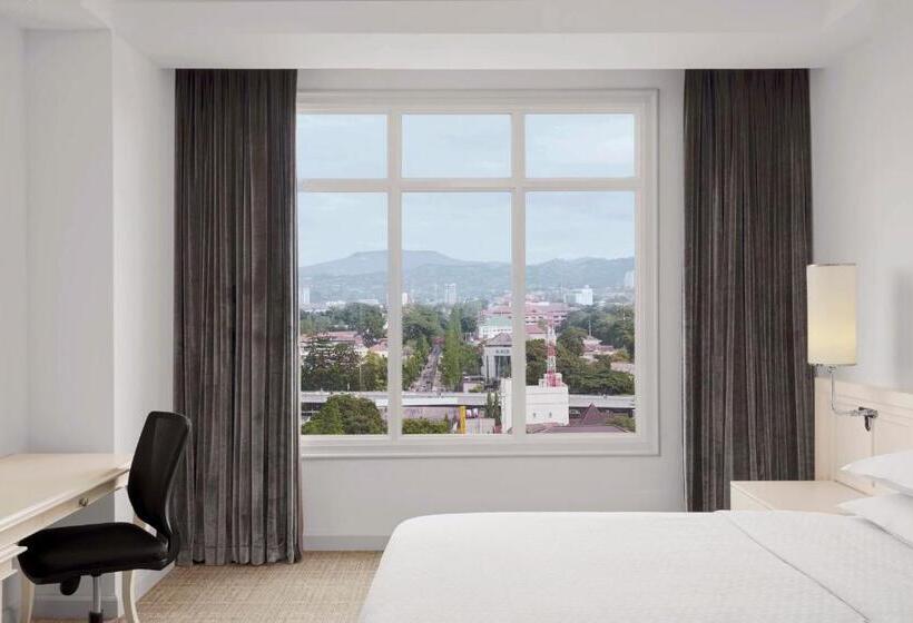 带大床的经典房间, Four Points By Sheraton Bandung