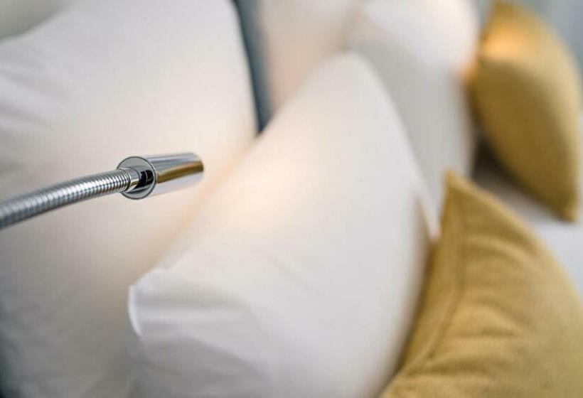 Номер Superior, Golden Tulip Marseille Euromed