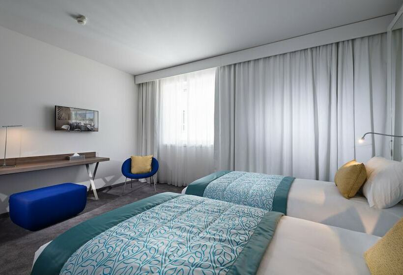 Номер Superior, Golden Tulip Marseille Euromed