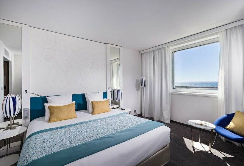 Номер Superior Вид на Море, Golden Tulip Marseille Euromed