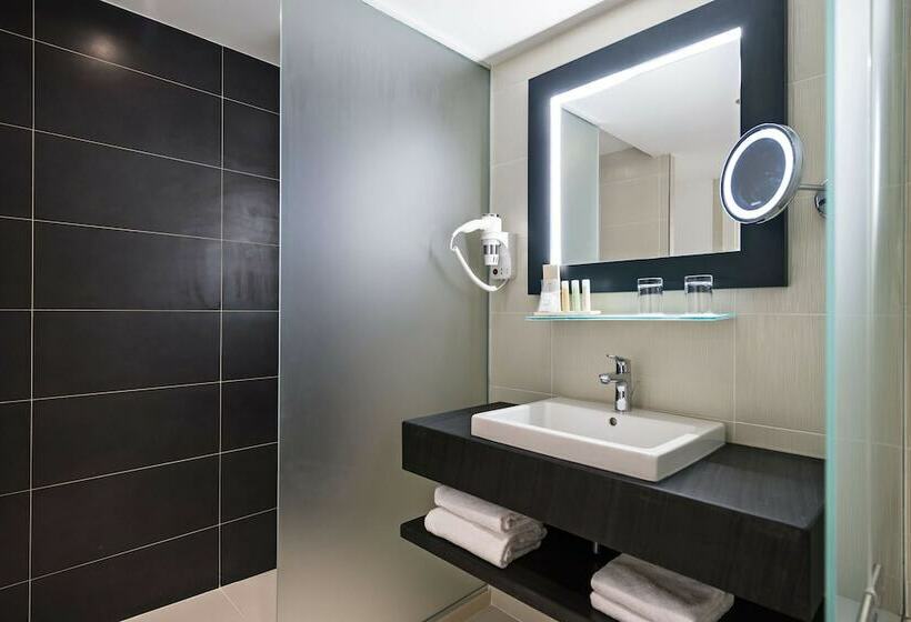 Номер Superior Вид на Море, Golden Tulip Marseille Euromed