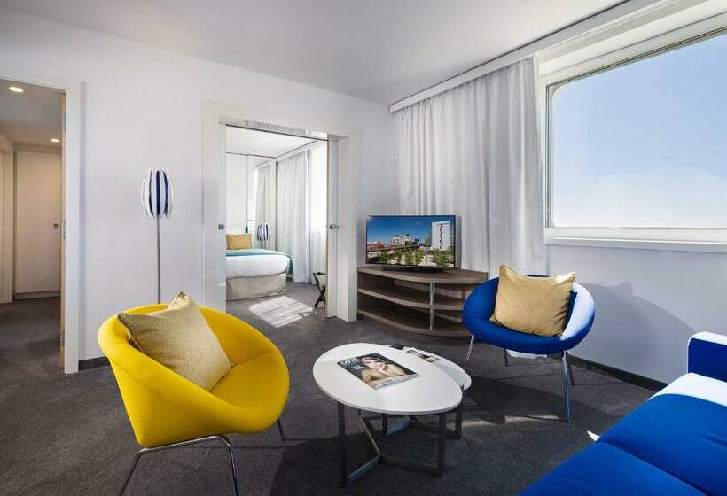 Люкс Executive Вид на Море, Golden Tulip Marseille Euromed