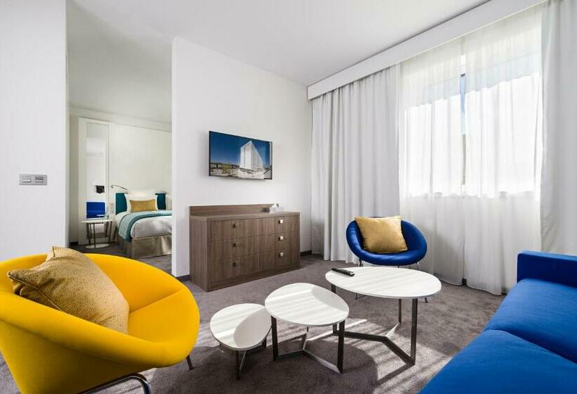 Люкс Executive Вид на Море, Golden Tulip Marseille Euromed