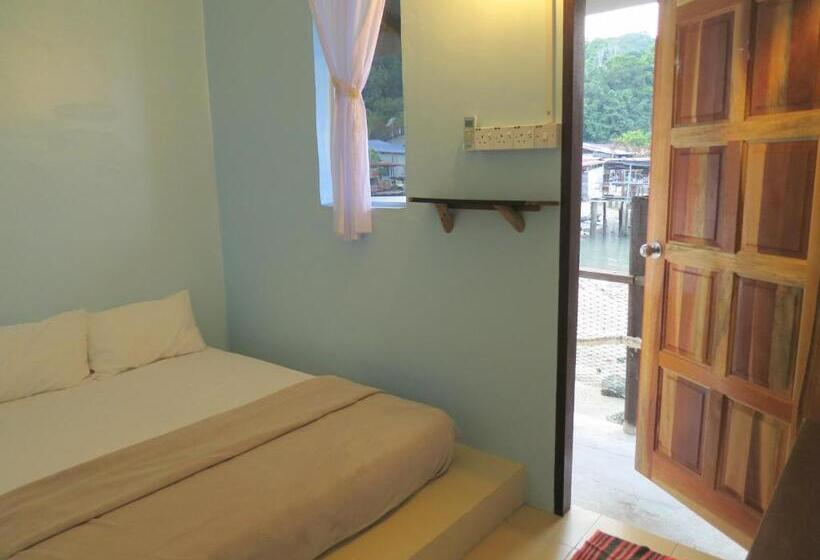 اتاق استاندارد با بالکن, Pangkor Fish House