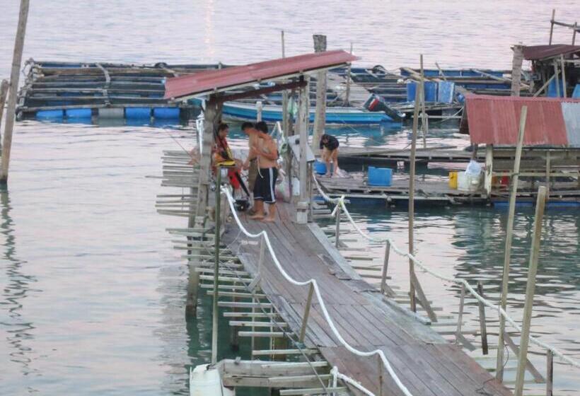 اتاق استاندارد سه نفره, Pangkor Fish House