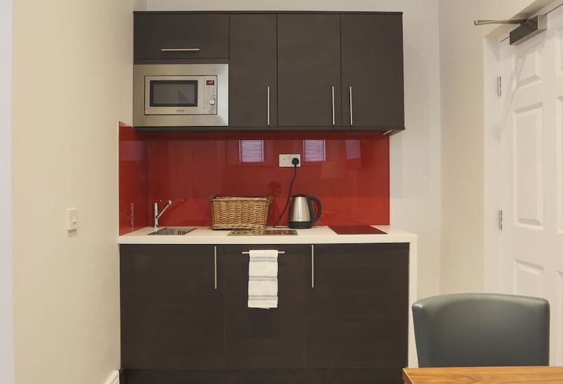 استودیوی استاندارد, Court Residence Apart