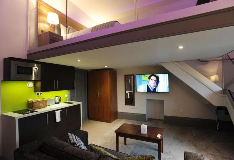 سوییت دوبلکس, Court Residence Apart