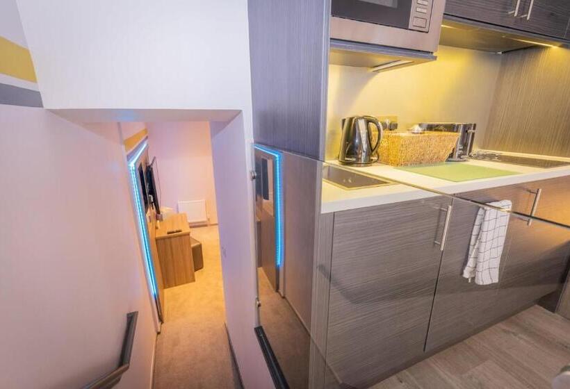 استودیوی استاندارد, Court Residence Apart