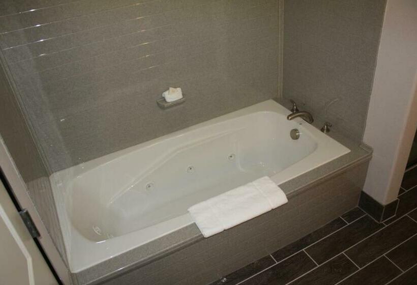 Люкс Кровать Кинг, The Heritage Inn & Suites, Ascend  Collection