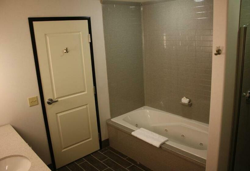 Люкс Кровать Кинг, The Heritage Inn & Suites, Ascend  Collection