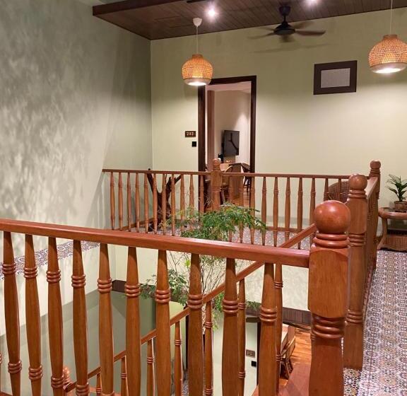 Номер Deluxe, Kelantan House
