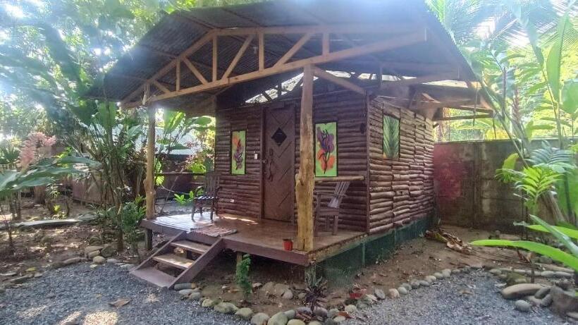 Quarto Quadruplo Estandar Banheiro Compartilhado, Flutterby House Hostel