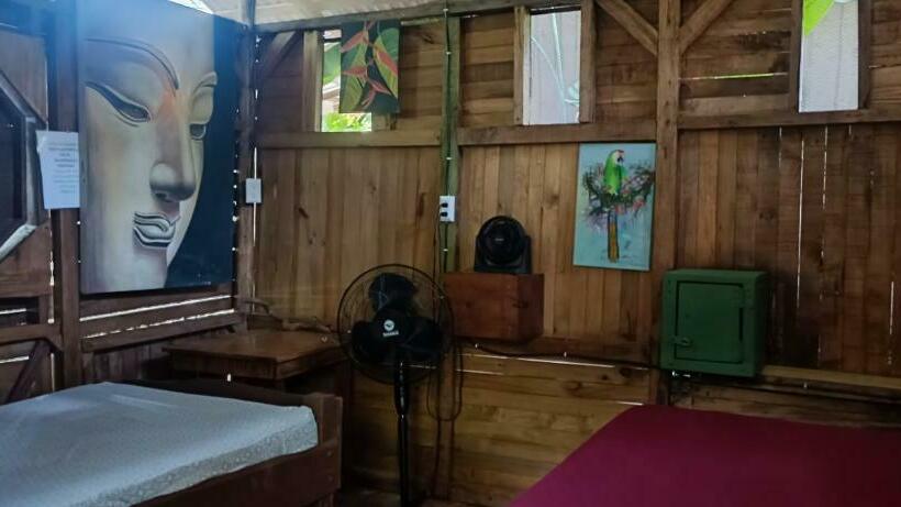 Quarto Economy, Flutterby House Hostel